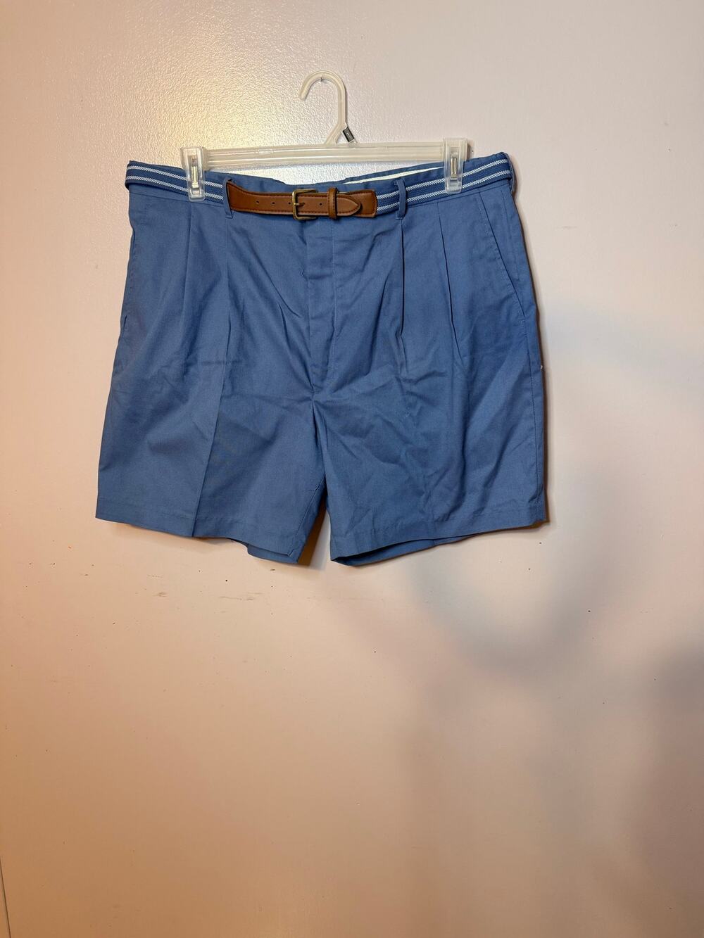 vintage Knights Bridge pleated chino shorts w belt. Size 40